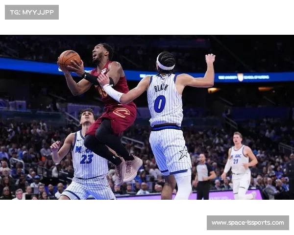 骑士国王对攻大战半场战平,米切尔艾伦联手发力